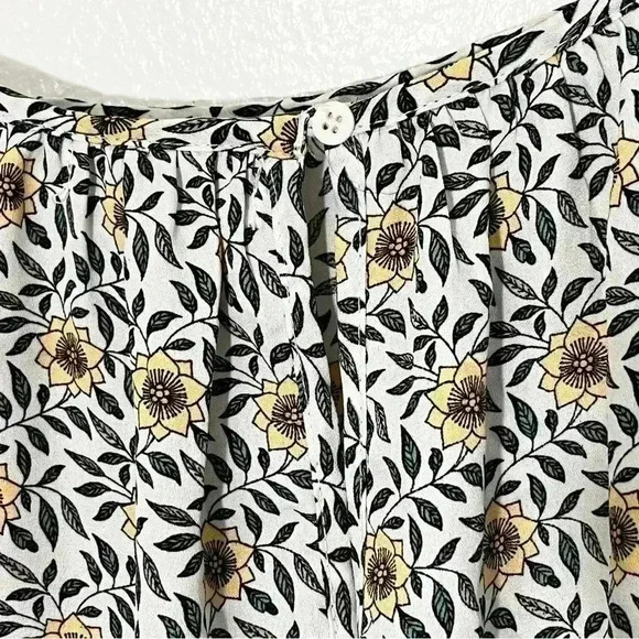 MAX STUDIO White Floral Top with Ruched Sleeves | size small. - Picture 3 of 3